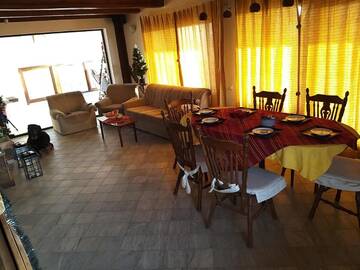 Фото номера Дом с 4 спальнями Дома для отпуска Cabana din Dealul Cucului г. Năsăud 35